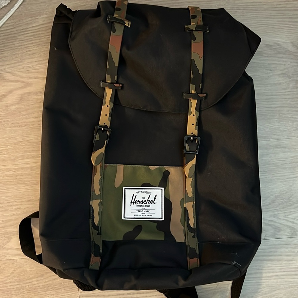 Herschel Supply Company Retreat Backpack. Black/camo